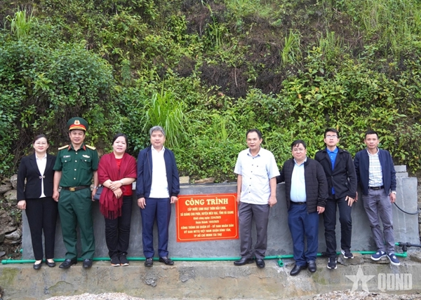 Mang nước sạch và học bổng đến với học sinh vùng cao Hà Giang